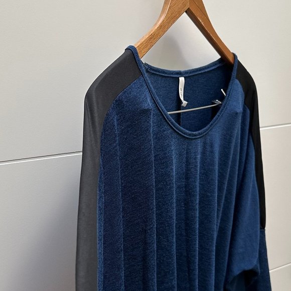 Faux Leather Shoulder Blue Baggy Long Sleeve T-Shirt - Picture 4 of 5